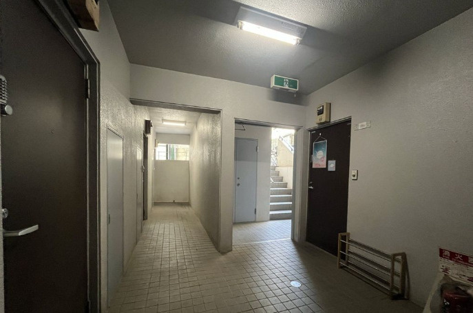 グリーンノア弦巻　ボタンロック　IHコンロ　常時ゴミ出し可のロビー