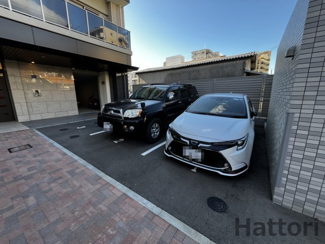 エスリードレジデンス江坂垂水町の駐車場