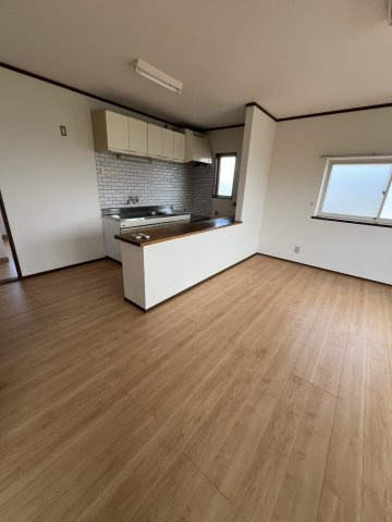 十和田市元町東２丁目のアパートの居間・リビング|おしゃれな居間です