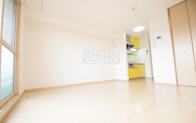 【洋室】 | バリアント橋本 | 落ち着いた色調の洋室