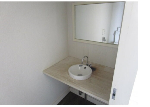 木津大次貸店舗事務所の内装