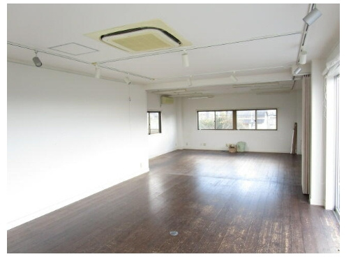 木津大次貸店舗事務所の内装