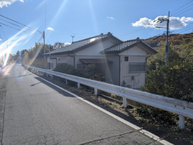 中古戸建　中里見町の前面道路含む現地写真|四季の移ろいを身近に感じられます。