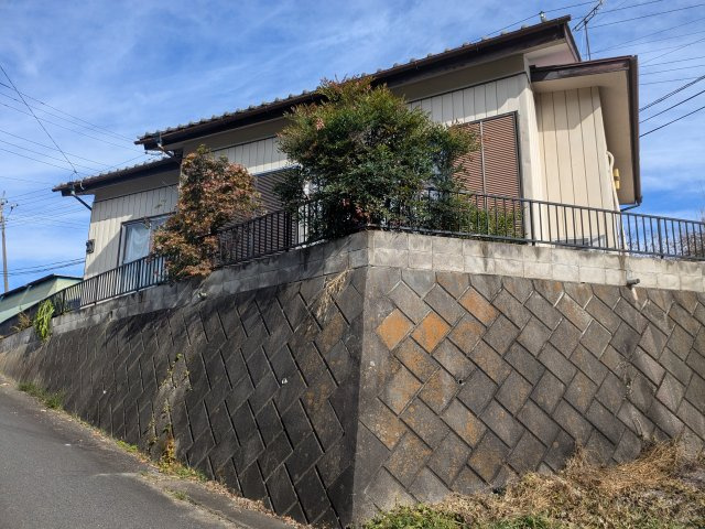 中古戸建　中里見町の外観|外はこのようになっています。陽当り・風通りのよい角地です。