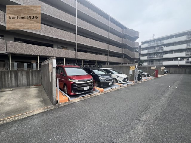 城東関目プレジアの駐車場
