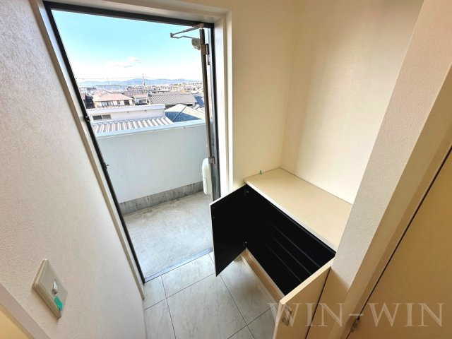 アドヴァンス・ライフ神野の玄関