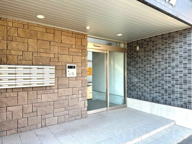 アドヴァンス・ライフ神野のエントランス