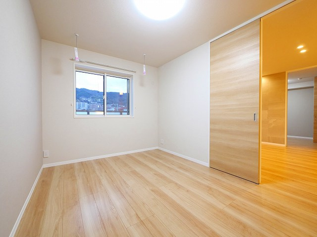 コティマヒルズ生駒の洋室