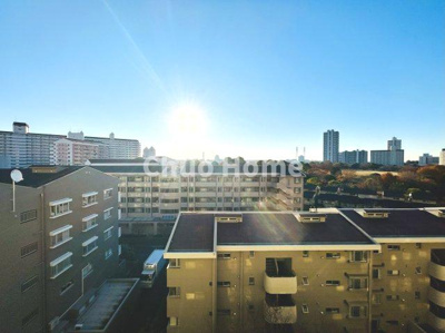 【エントランス】 | 小松川グリーンハイツ1号棟 | 【エントランス】マンションのエントランスは、その物件の印象を決める、顔とも言える場所です。毎日通る場所ですからきれいなのが一番です。