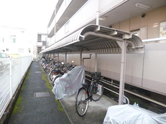 ベルメゾンツチヤのその他共用部分|駐車場に車を止められます