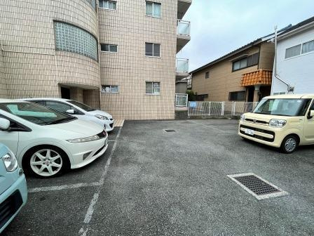 ベルメゾンツチヤの駐車場|駐車場があります