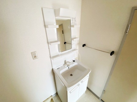 ベルメゾンツチヤの洗面所|明るい洗面所です