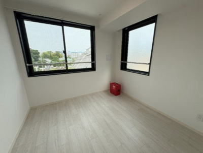 【居間・リビング】 | ジェノヴィア新高円寺 | 6.5帖のきれいな洋室。