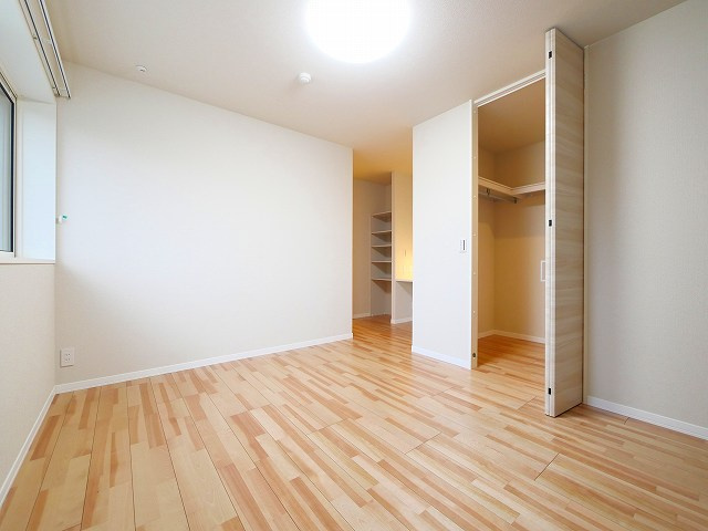 コティマヒルズ生駒の洋室