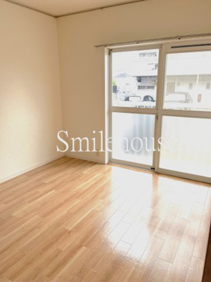 【洋室】 | エステートピアＮＲＴ | ベランダ向かって左側洋室