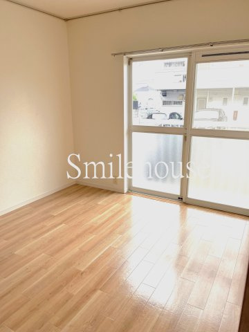 【洋室】 | エステートピアＮＲＴ | ベランダ向かって左側洋室