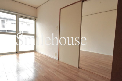 【洋室】 | エステートピアＮＲＴ | ベランダ向かって左側洋室