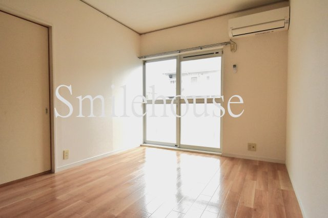 【洋室】 | エステートピアＮＲＴ | ベランダ向かって右側洋室