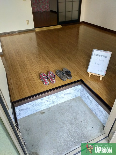 メゾン・ラポールの玄関