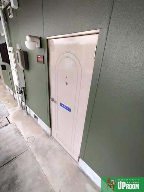 メゾン・ラポールの玄関