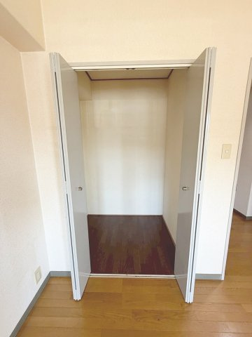フローラル良元の玄関