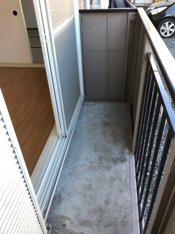 サンライズコーポのバルコニー|暖かな日差しのふりそそぐバルコニー