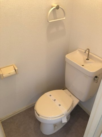 サンライズコーポのトイレ|コンパクトで使いやすいトイレです