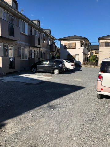 サンライズコーポの駐車場|車をお持ちの方に嬉しい駐車場付きの物件です