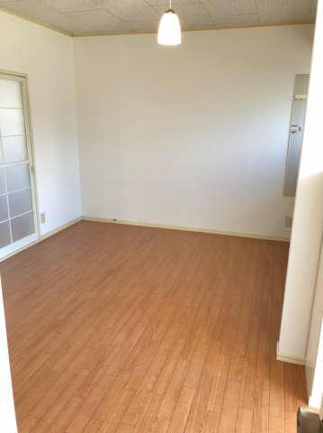 サンライズコーポの居間・リビング|使いやすい居間です