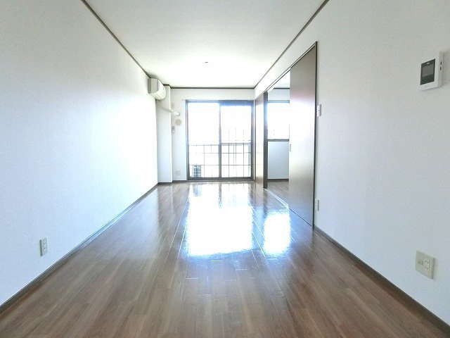 アヴニール川瀬の居間・リビング