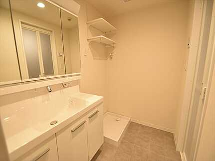 A CITYヒルズアリーナIII番館の独立洗面台