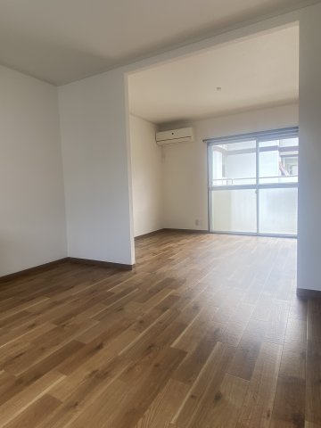 姫路市青山のアパートの居間・リビング