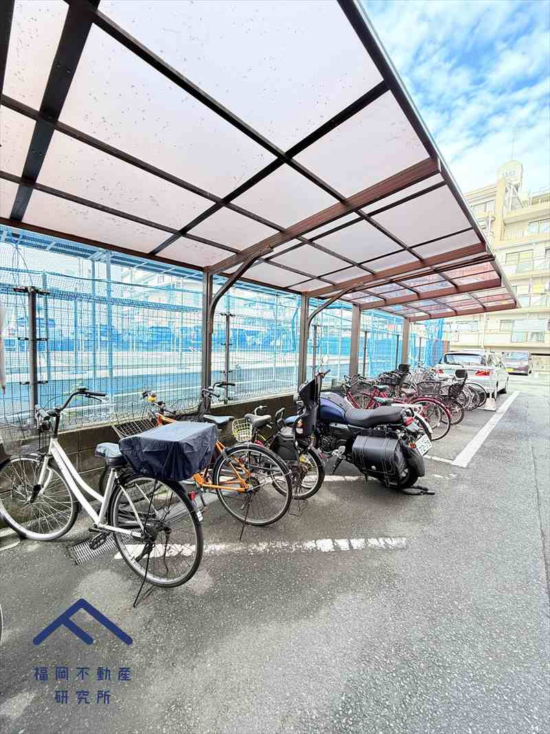 グランピア今宿の駐車場