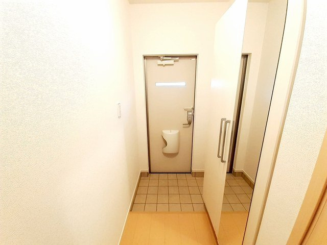 ムーンライト・ガーデンの玄関