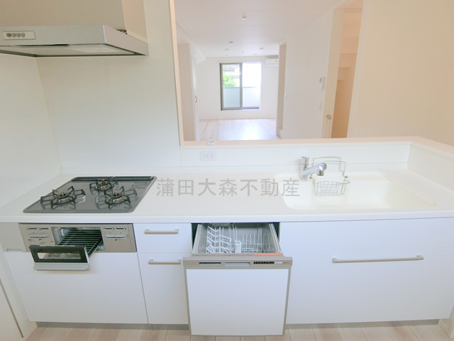 Kolet蒲田南＃08のキッチン|3口ガスグリルと食洗器付きのカウンターキッチン