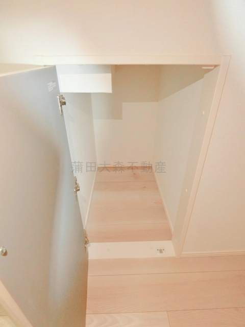 Kolet蒲田南＃08の収納|1階廊下部分