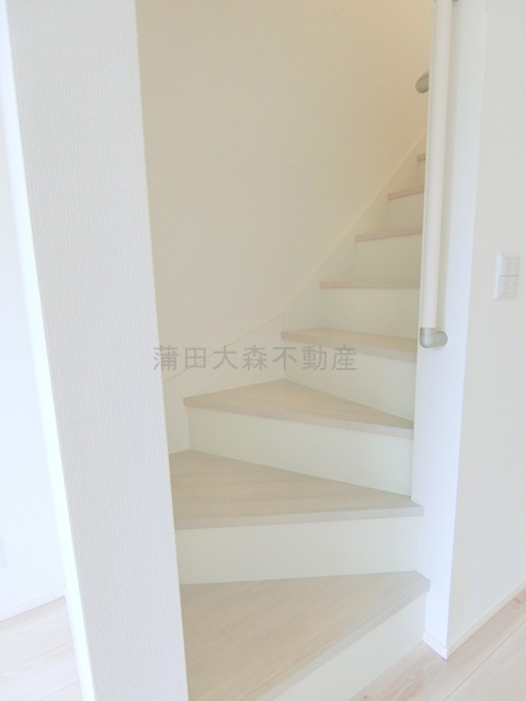 Kolet蒲田南＃08の設備|リビングから3階への階段