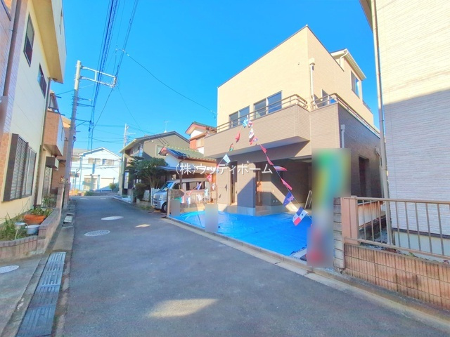 春日部市緑町2丁目第3期　新築一戸建ての前面道路含む現地写真