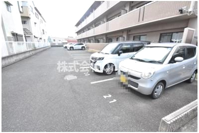 アロッジオK・T・Iの駐車場