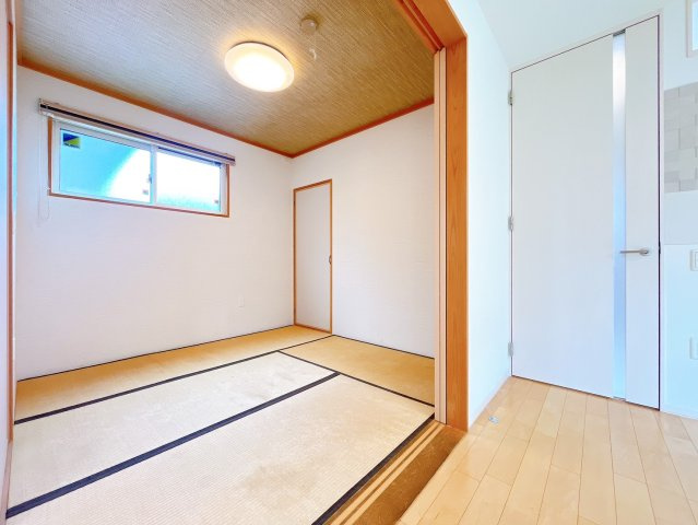 【和室】 | 高崎市並榎町　中古住宅 | 来客時の客間やお子様のお昼寝など多用途にお使いいただける和室です。