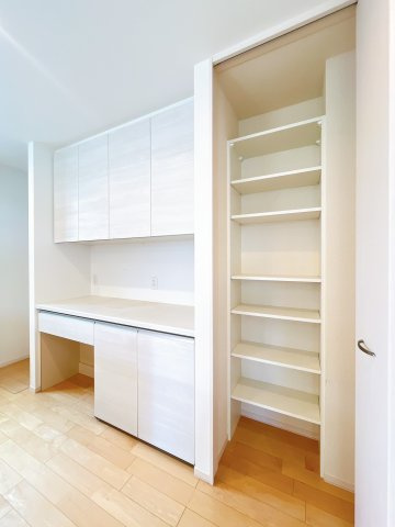 【収納】 | 高崎市並榎町　中古住宅 | カップボード付でキッチンまわりすっきり