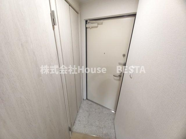 ネクストステージ神戸元町の玄関
