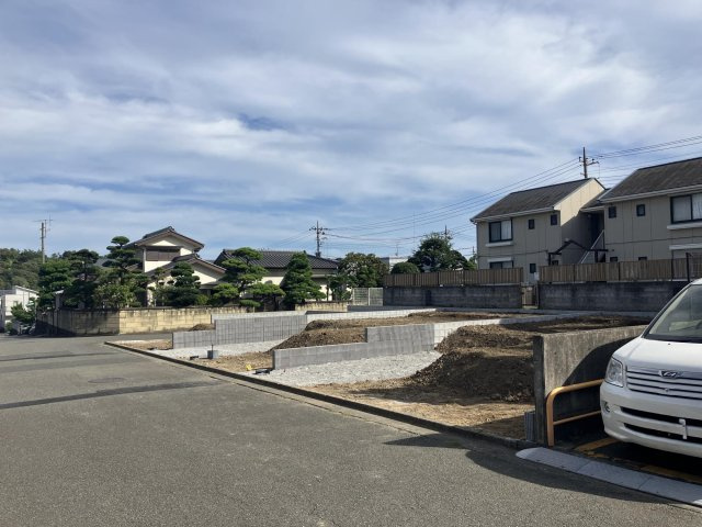 新築戸建　藤沢市大庭の前面道路含む現地写真