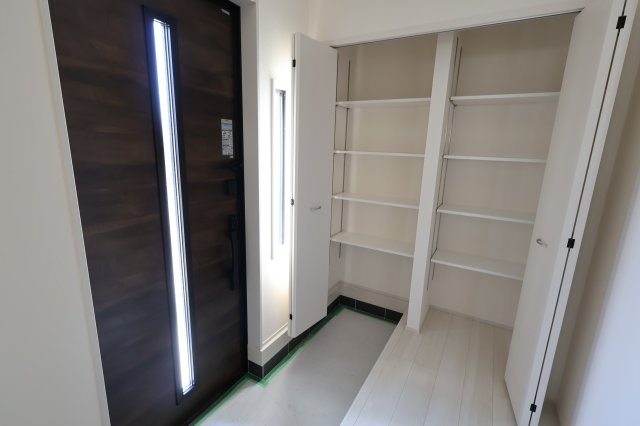 《仲介手数料無料》西区大字宝来369-1新築一戸建てリーブルガーデンの玄関