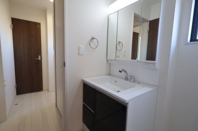 《仲介手数料無料》西区大字宝来369-1新築一戸建てリーブルガーデンの独立洗面台