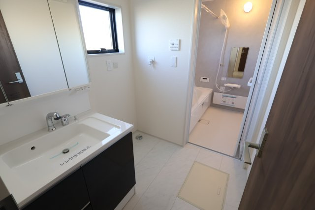 《仲介手数料無料》西区大字宝来369-1新築一戸建てリーブルガーデンのランドリースペース