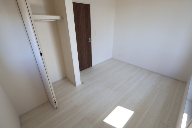 《仲介手数料無料》西区大字宝来369-1新築一戸建てリーブルガーデンの洋室