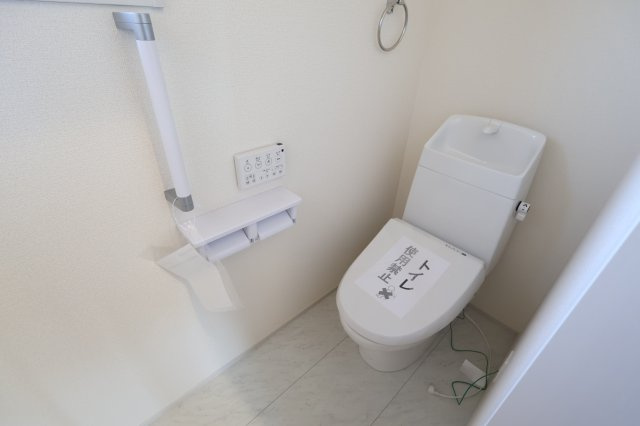 《仲介手数料無料》西区大字宝来369-1新築一戸建てリーブルガーデンのトイレ