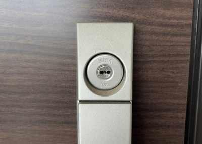 【防犯設備】 | オハナ橋本 | 当然のことではありますが、オートロックやセンサーライト、ホームセキュリティーなどの防犯設備があれば、小さいお子様がいるご家庭も安心ですよね！まず物件購入の際は、防犯設備もチェックするようにしましょう。