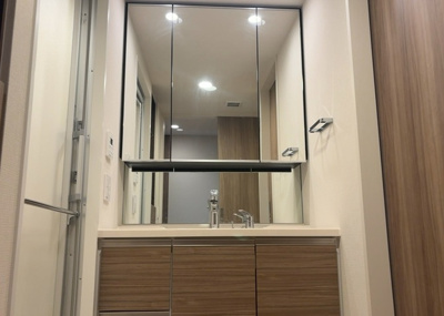 【独立洗面台】 | オハナ橋本 | 洗面化粧台では顔を洗ったり、身だしなみを整えることが本来の使い方ですが、用途によっては洗面化粧台に求められる機能が違ってくるため、ご自身や家族のライフスタイルに合ったものを選ぶことをおすすめ致します。